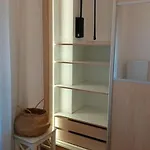 Apartment νs