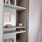 Apartment νs *