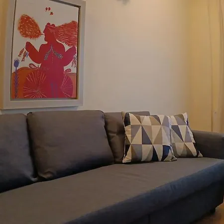 Apartment νs *