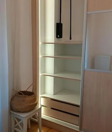 Apartment νs