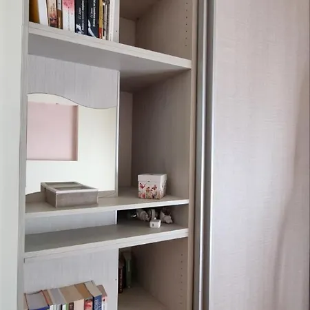 Apartment νs *