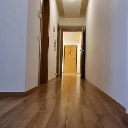 Apartment νs *