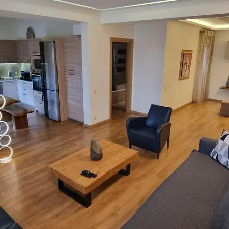 Διαμέρισμα νs *