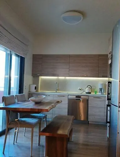 Apartment νs *